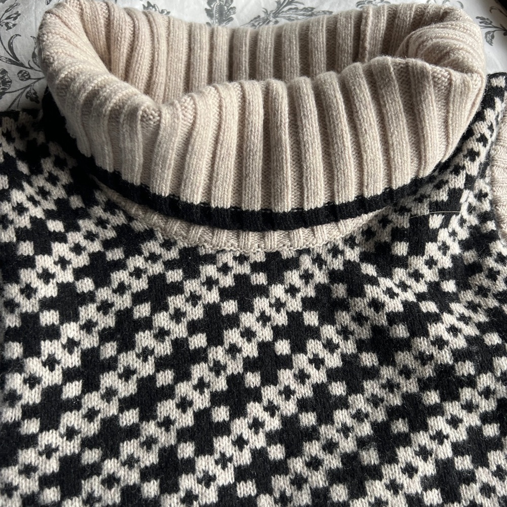 Me+Em Sweater Vest with detachable turtle neck. Size Large. - Picture 5 of 8